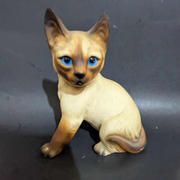 Vintage Siamese Cat Figurine Blue Eyes Hand-Painted Ceramic Decorative Piece 6" - Picture 6 of 9